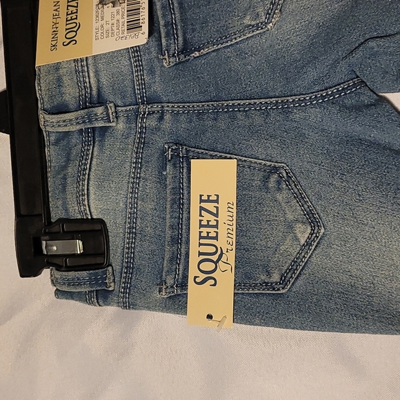 Toddler Girl Size 2T Squeeze Jeans. NWT - Picture 4 of 6